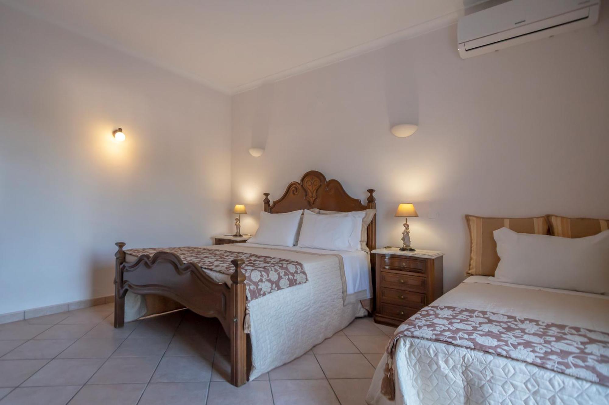 Al Meida Guesthouse Albufeira Esterno foto