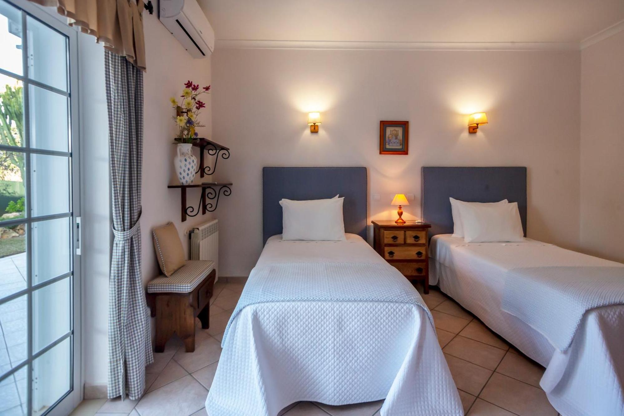 Al Meida Guesthouse Albufeira Esterno foto